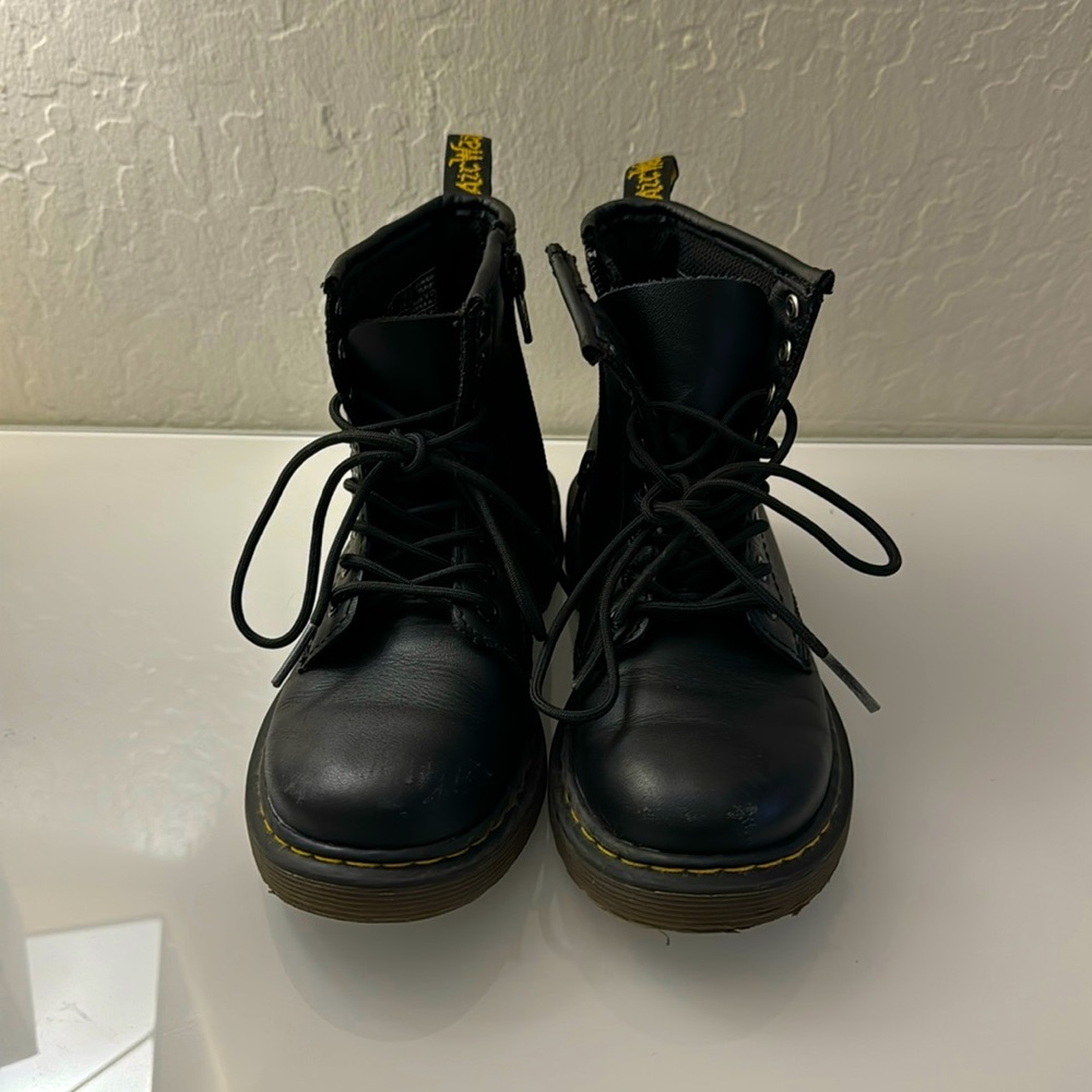 Preloved little kids classic Dr. Marten’s boots